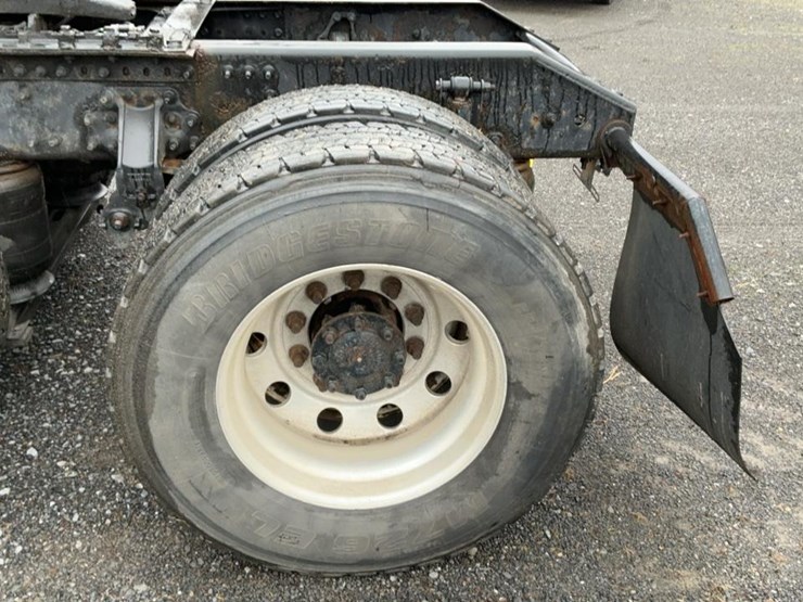 #126-•-2009-volvo-isx-semi-truck-image-71