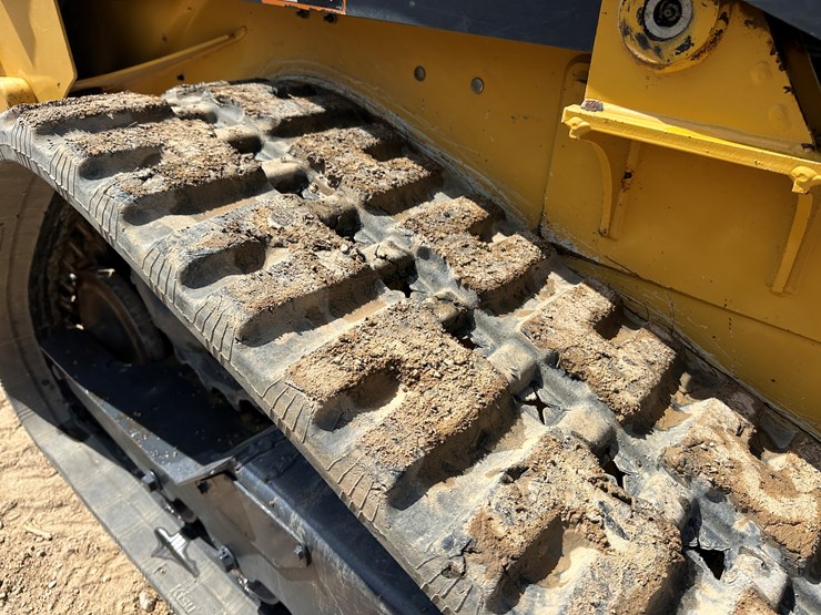 2019-deere-317g-image-47