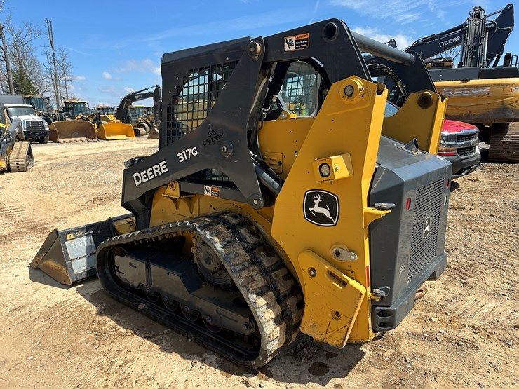 2019-deere-317g-image-3