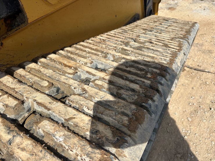 2017-deere-333g-image-38