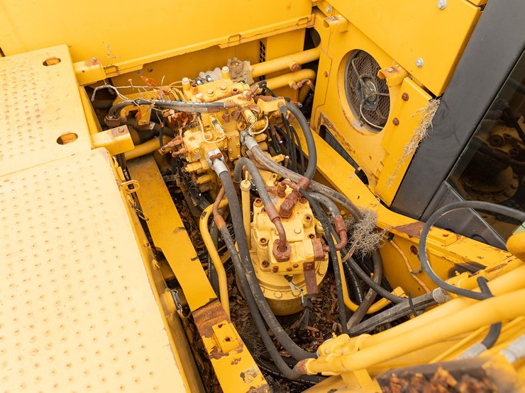 2013-caterpillar-324e-image-44