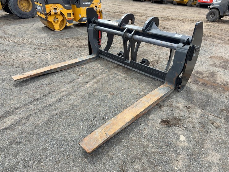 caterpillar-72"-wheel-loader-forks-image-1