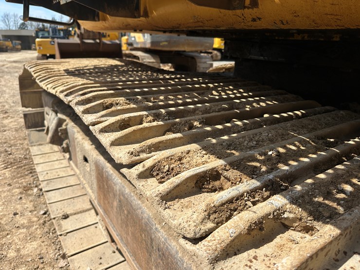 2016-deere-470g-lc-image-53