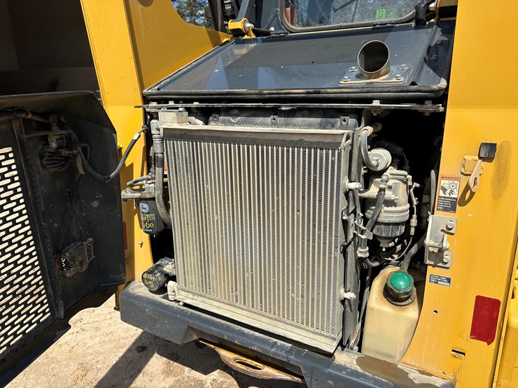 2019-deere-317g-image-26