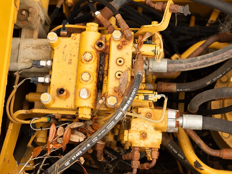 2013-caterpillar-324e-image-38