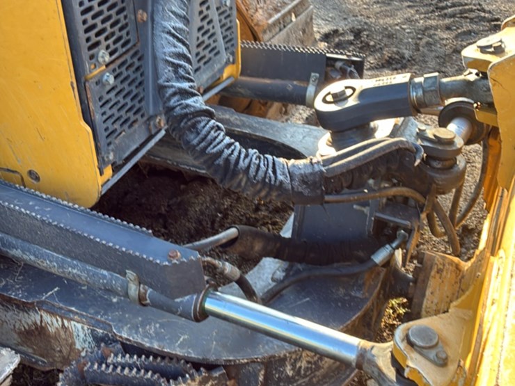 2019-deere-650k-lgp-image-13