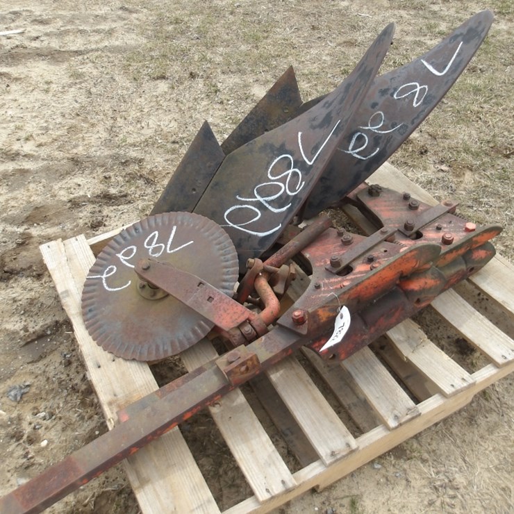 #7822 • (2) AC Plow Bottoms W/ 1 Coulter