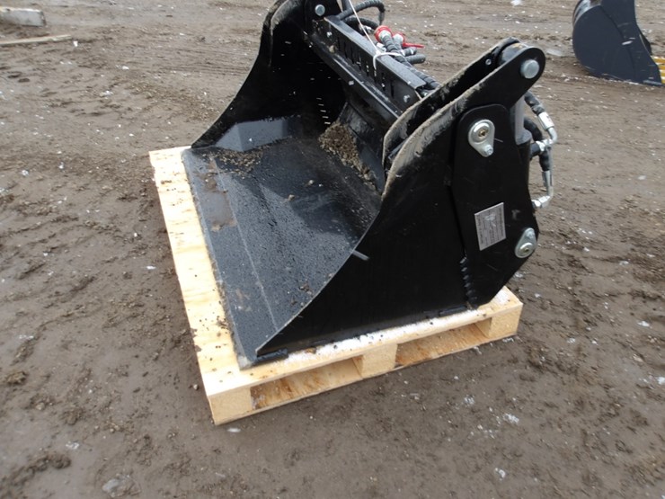 #7806-•-39"-mini-quick-attach-4-in-1-bucket-image-1