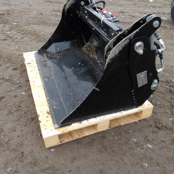 #7806 • 39" Mini Quick Attach 4-in-1 Bucket