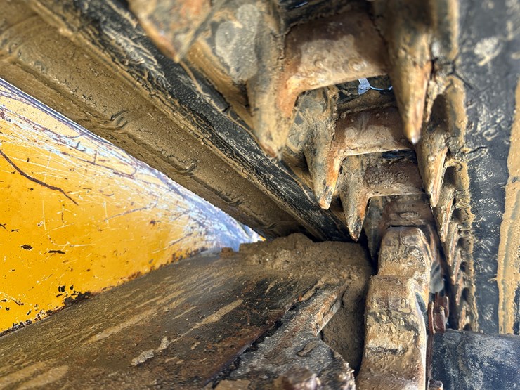 2017-deere-333g-image-43