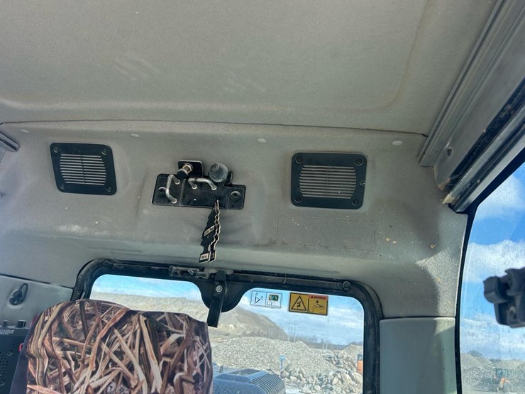 2011-caterpillar-329d-image-39