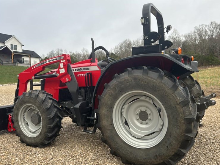 2023-massey-ferguson-4707-image-3