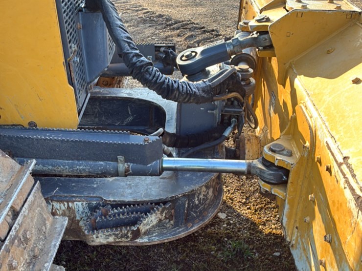 2019-deere-650k-lgp-image-32