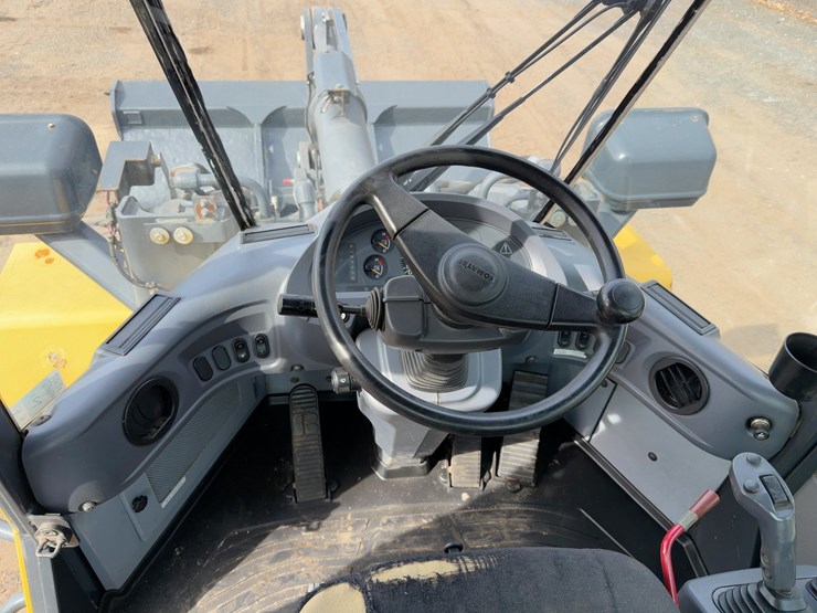 2013-komatsu-wa250pz-6-image-26