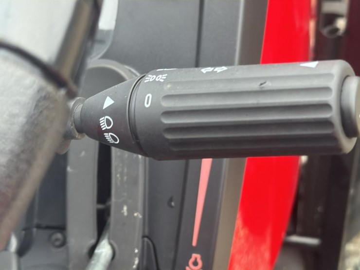 2023-massey-ferguson-4707-image-33