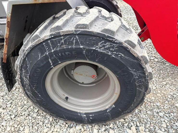 2014-takeuchi-tw40-image-53