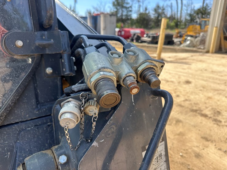 2019-deere-317g-image-13