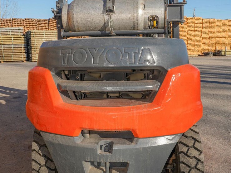 2016-toyota-8fg35u-image-14