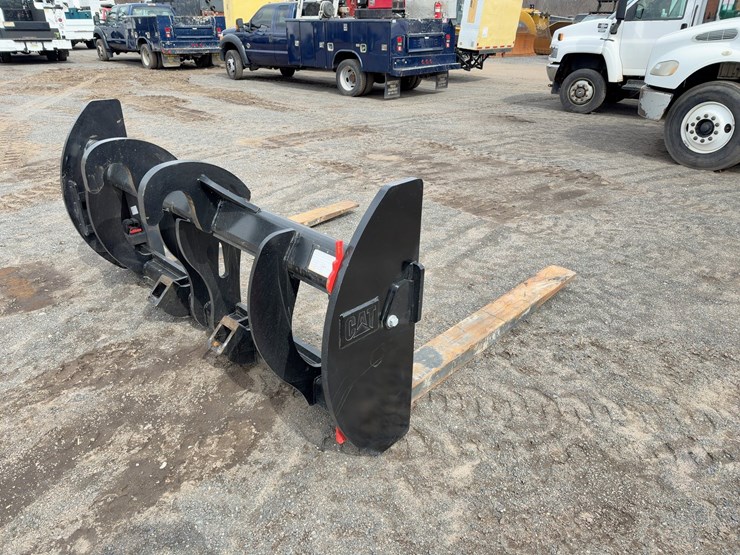 caterpillar-72"-wheel-loader-forks-image-4