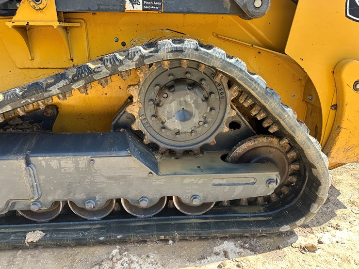 2019-deere-317g-image-40