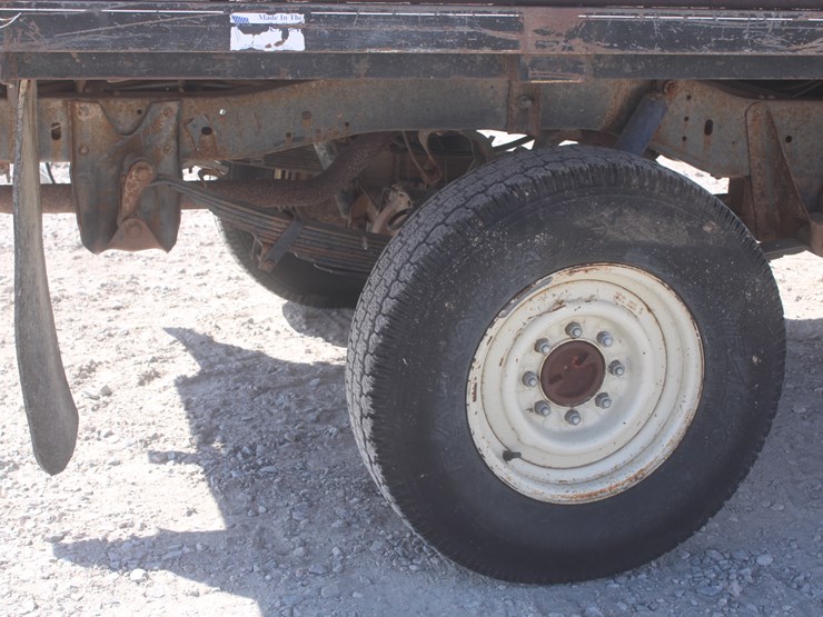 #3022-•-1980-chevy-silverado-3/4-ton-truck-with-flatbed-image-43