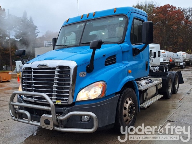 2016-freightliner-cascadia-113-image-1