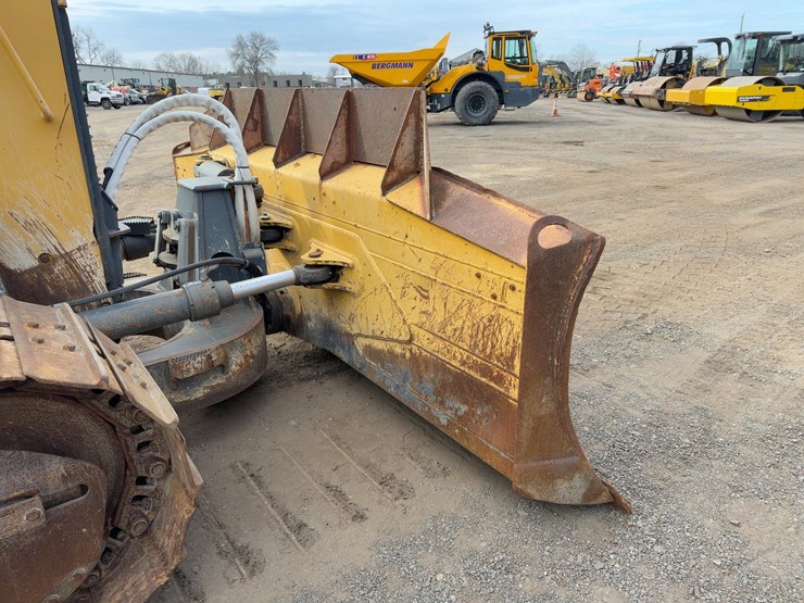 2014-deere-750k-lgp-image-12