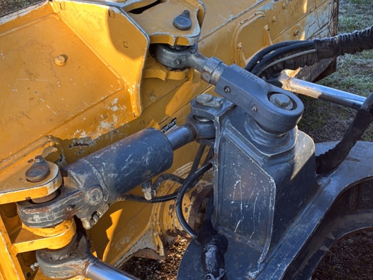 2019-deere-650k-lgp-image-38