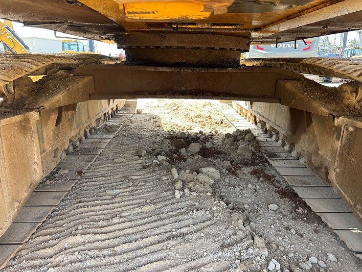 2016-deere-470g-lc-image-45