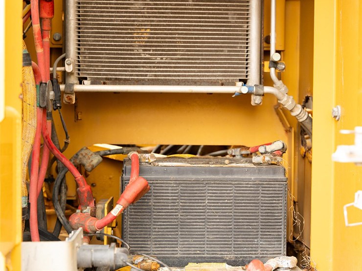 2013-caterpillar-324e-image-48