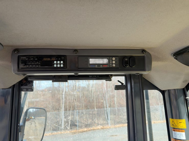 2013-komatsu-wa250pz-6-image-24