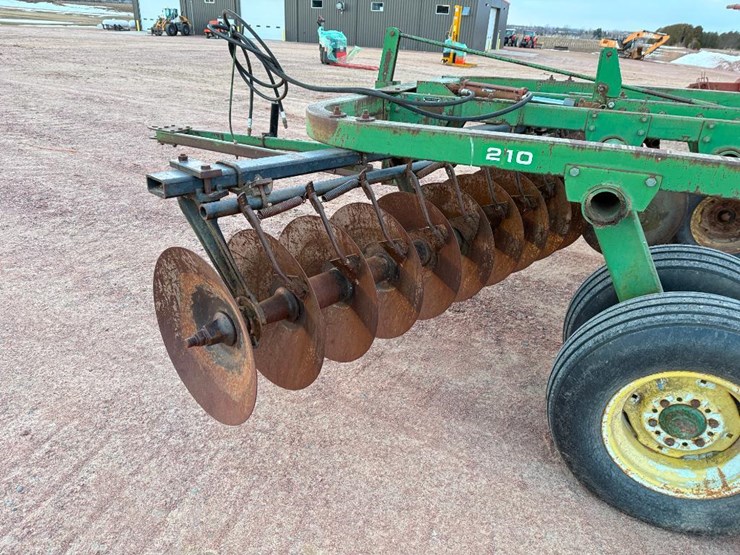 john-deere-210-image-8