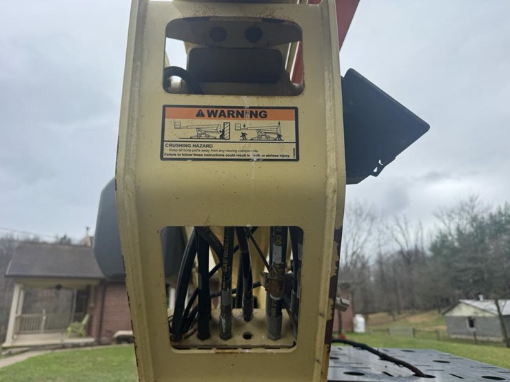 2016-jlg-t500j-image-35