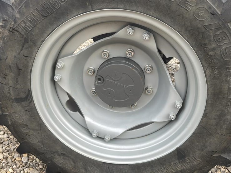 2023-massey-ferguson-4707-image-18