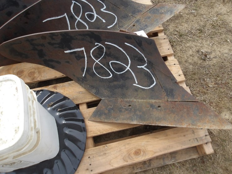 #7823-•-(3)-ac-plow-bottoms-image-2