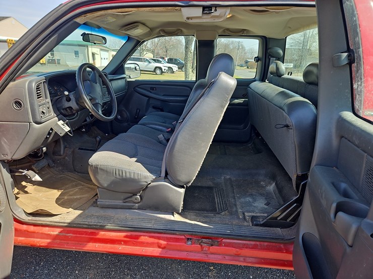 2005-chevrolet-2500hd-image-17