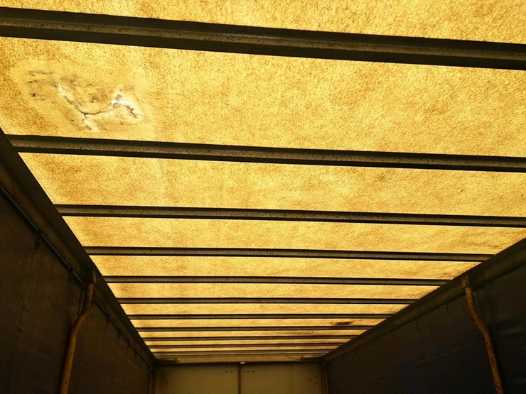 #131-•-2005-reitnourer-curtain-trailer-image-21