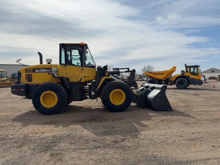 2013-komatsu-wa250pz-6-image-6