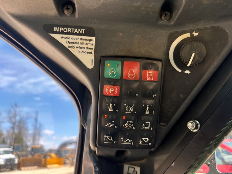 2019-deere-317g-image-35