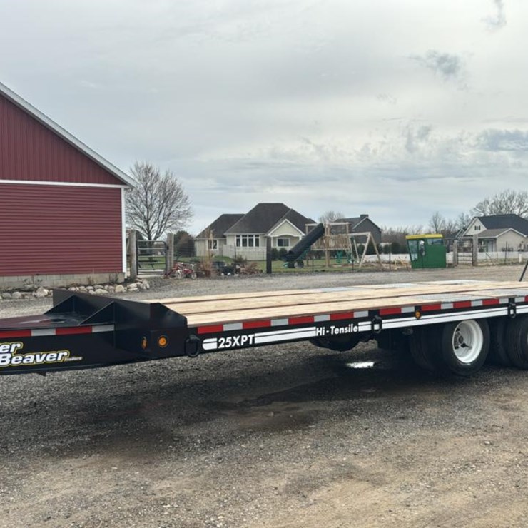 #130 • 2003 Eager Beaver Equipment Trailer