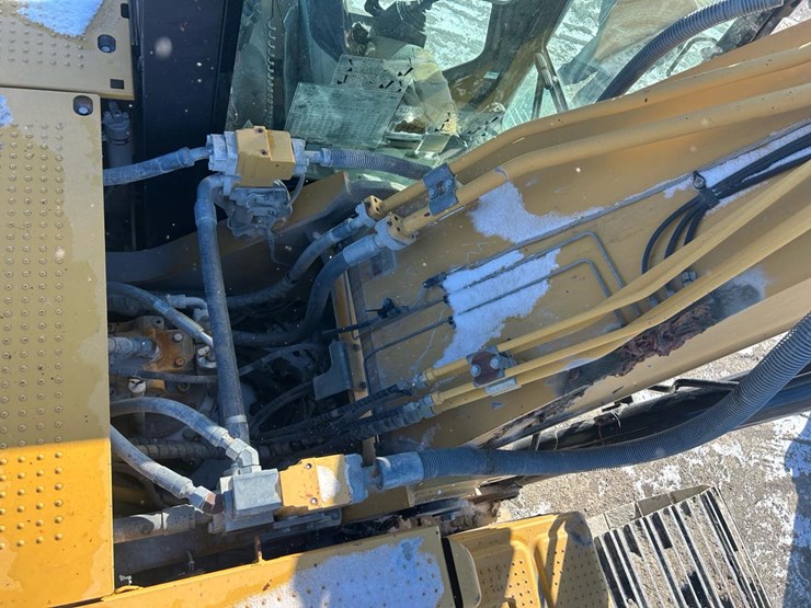 2011-caterpillar-329d-image-22