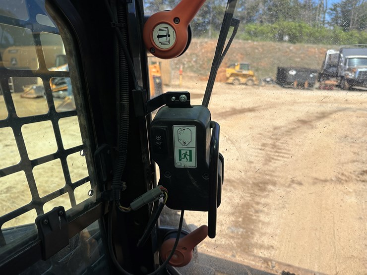 2019-deere-317g-image-37