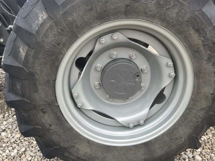 2023-massey-ferguson-4707-image-24