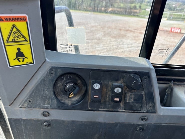 2012-caterpillar-950k-image-42