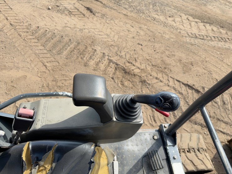 2007-takeuchi-tb135-image-27