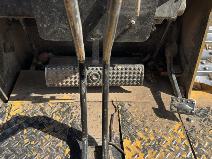 1998-deere-650g-image-33