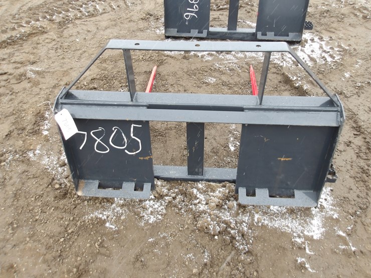 #7805-•-skid-steer-bale-spear-image-2