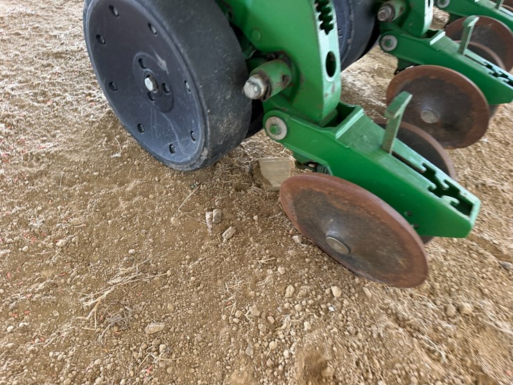 john-deere-7300-image-6