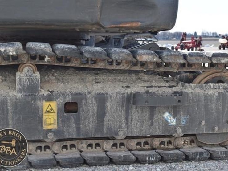 2022-case-cx75csr-image-64