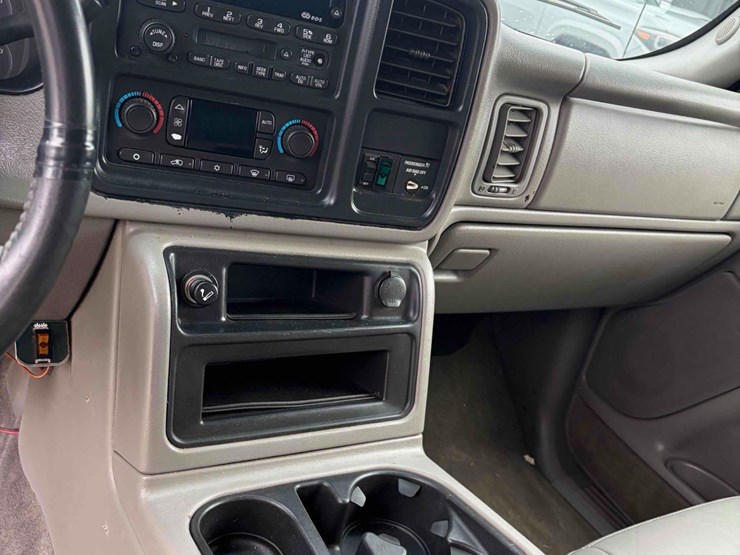 2003-chevrolet-silverado-2500-image-10